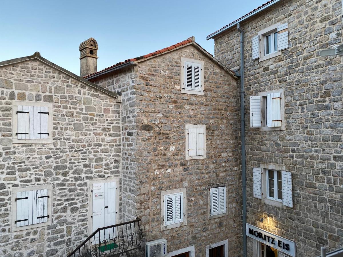 Vivav Apartment